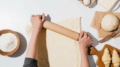 Åt vilket håll ska man egentligen kavla ut degen? Den här metoden gör bakverket fluffigt på ett kick