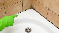 Fogarna i badrummet blir som nya: enkel rengöringsmetod med salt