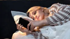 Kollar du mobilen direkt efter att du har vaknat? Psykologer förklarar varför du inte bör göra det