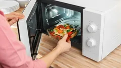 Det här ska du aldrig värma i mikrovågsugnen: experter listar 7 livsmedel