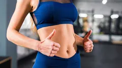 Platt mage utan gym och träningsredskap: De här 2 övningarna förändrar figuren snabbt