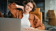 ”Datasyndrom”: De bästa övningarna för att bli av med smärta i rygg och nacke